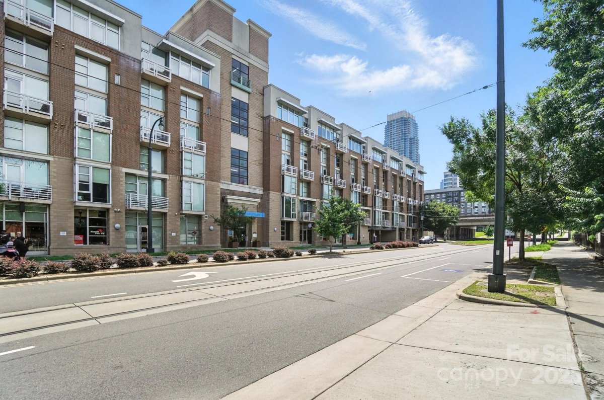 718 W Trade Street