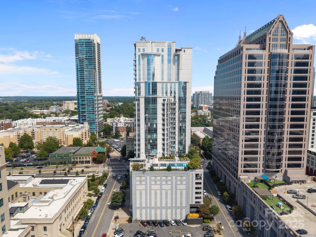 333 W Trade Street 2603