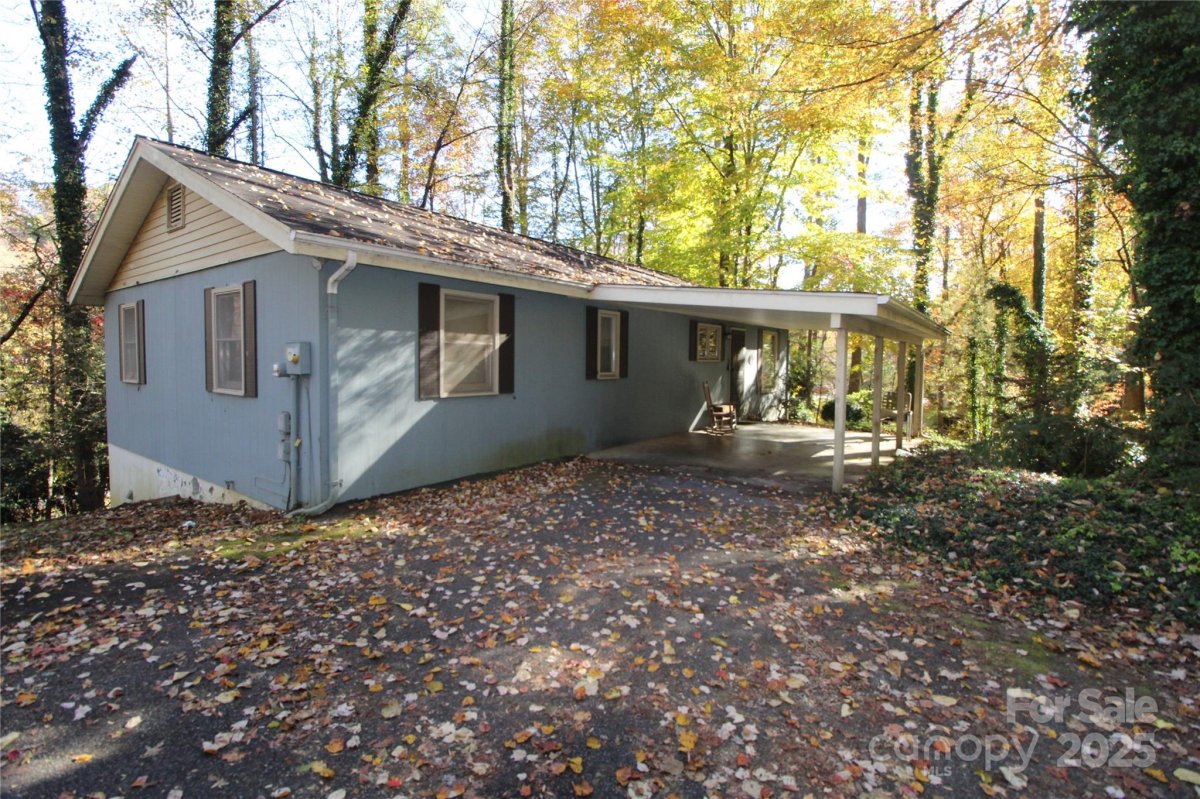 2714 Indian Trail