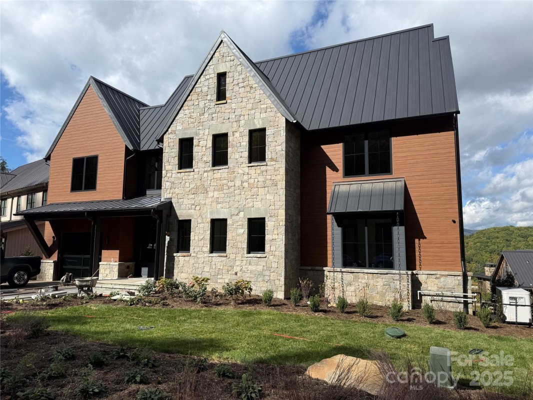 189 Lodestone Drive 422