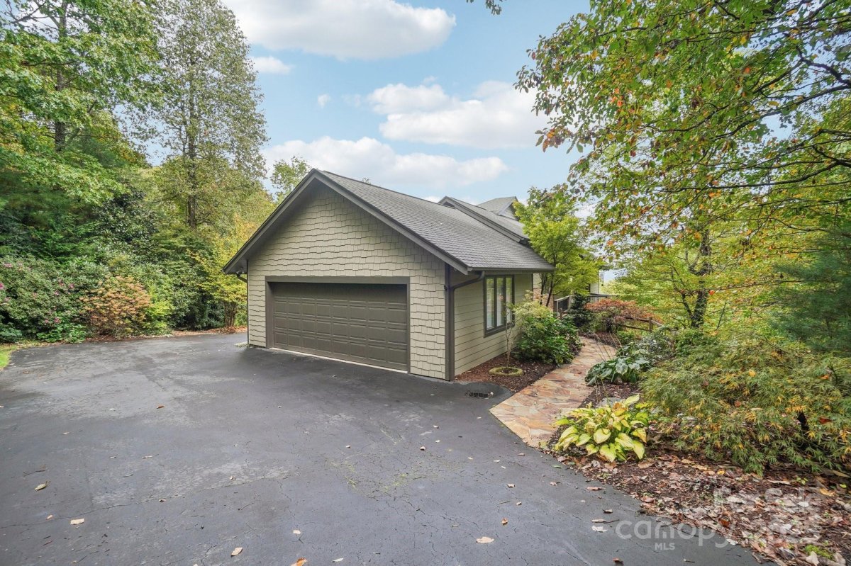 107 Woodglen Court
