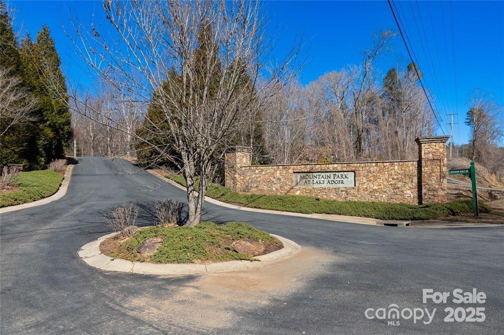 26 Mountain Parkway
