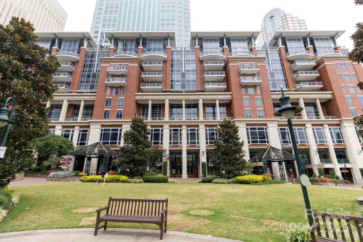 435 S Tryon Street 901