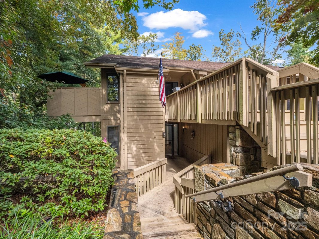 405 N Scarlet Oak Lane