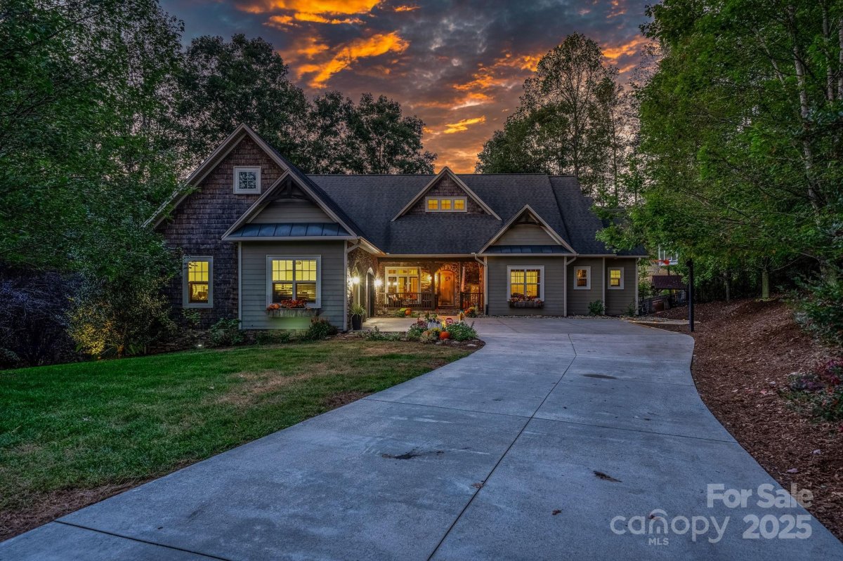2219 Flanagan Drive