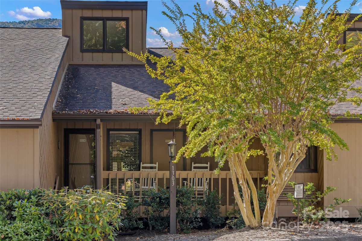 156 West Lake Drive 1303
