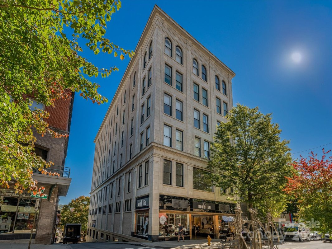 84 W Walnut Street 303