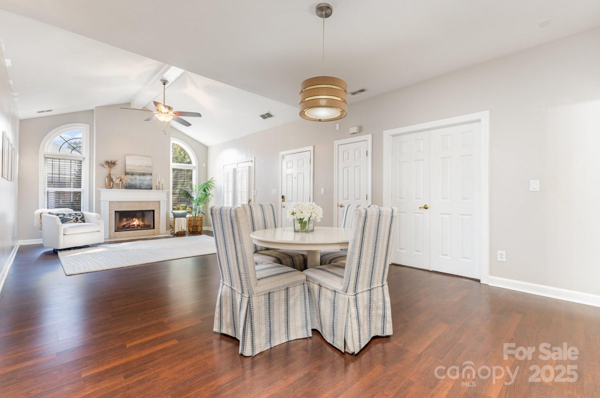 8572 Highland Glen Drive
