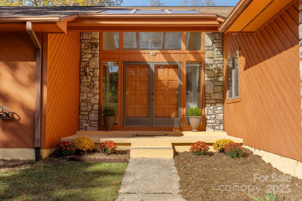 6 Haw Creek Circle