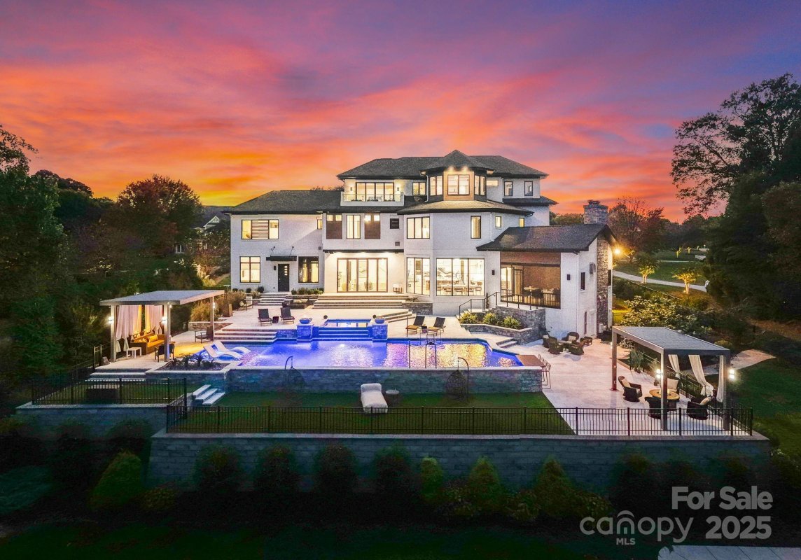 134 Cape Cod Way