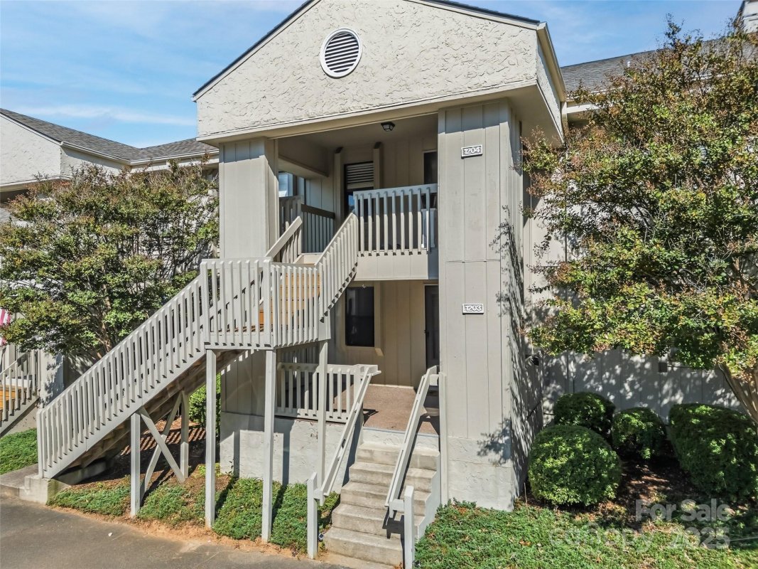 1203 Abbey Circle