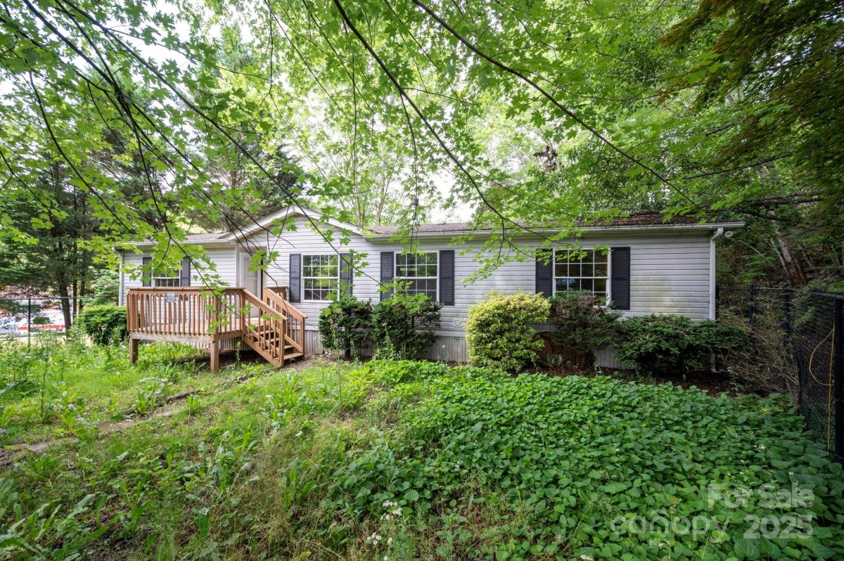 6 Wisteria Court