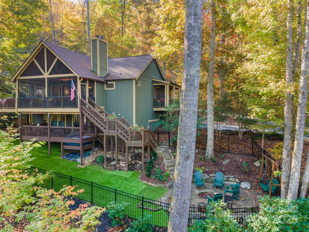 325 Hedgewood Drive