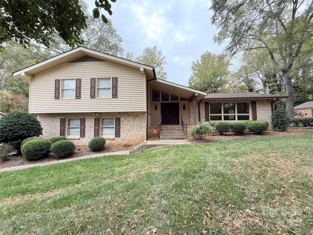 1779 Windsor Drive