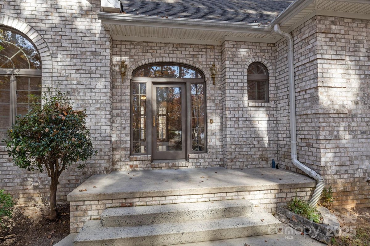 14816 Lonesome Oak Circle