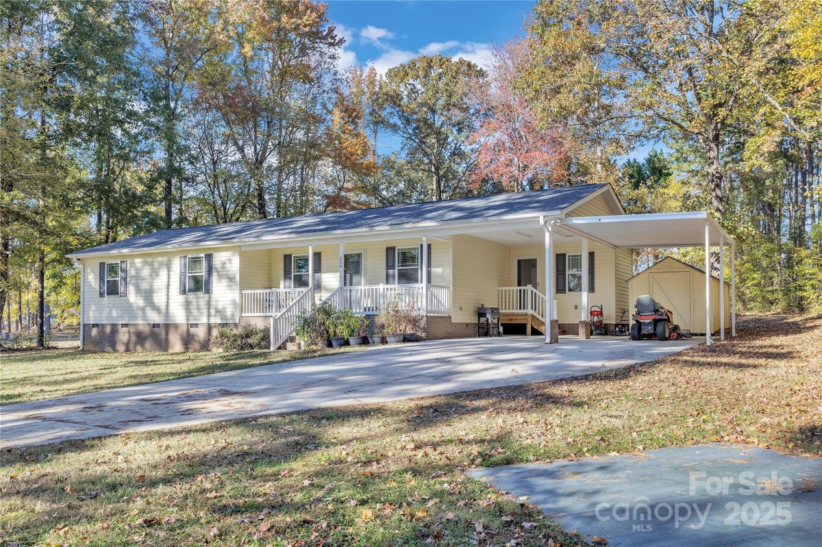 250 Lariat Circle