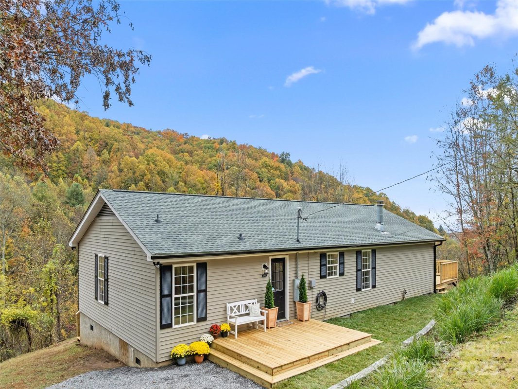 341 Green Meadow Lane
