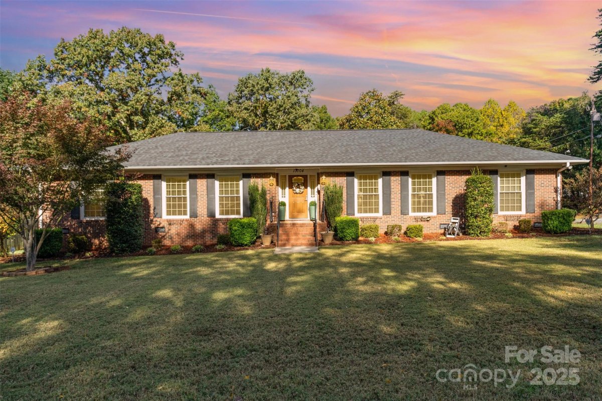 13704 Woody Point Road