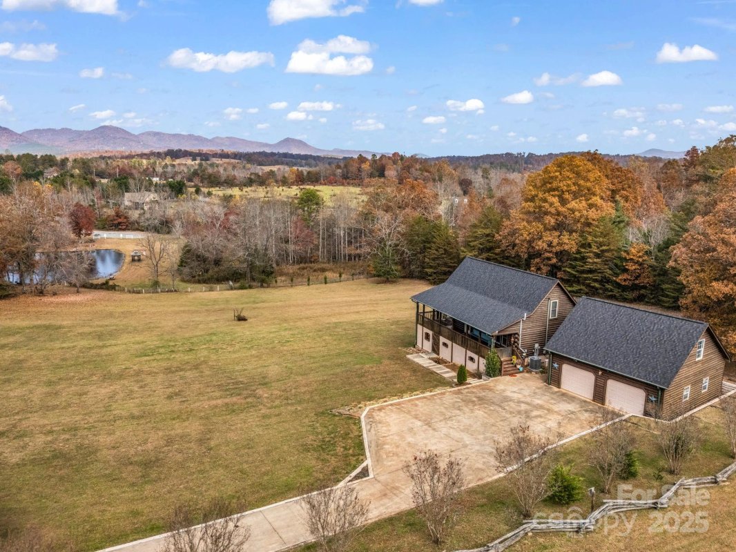 557 Emerald Parkway