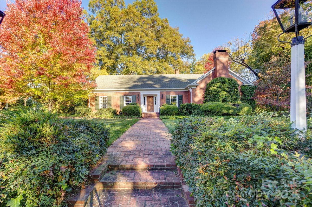 87 Edgewood Avenue