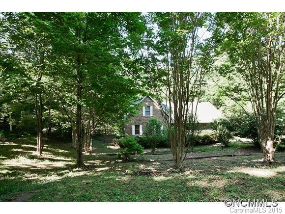 233 Woodland Ct