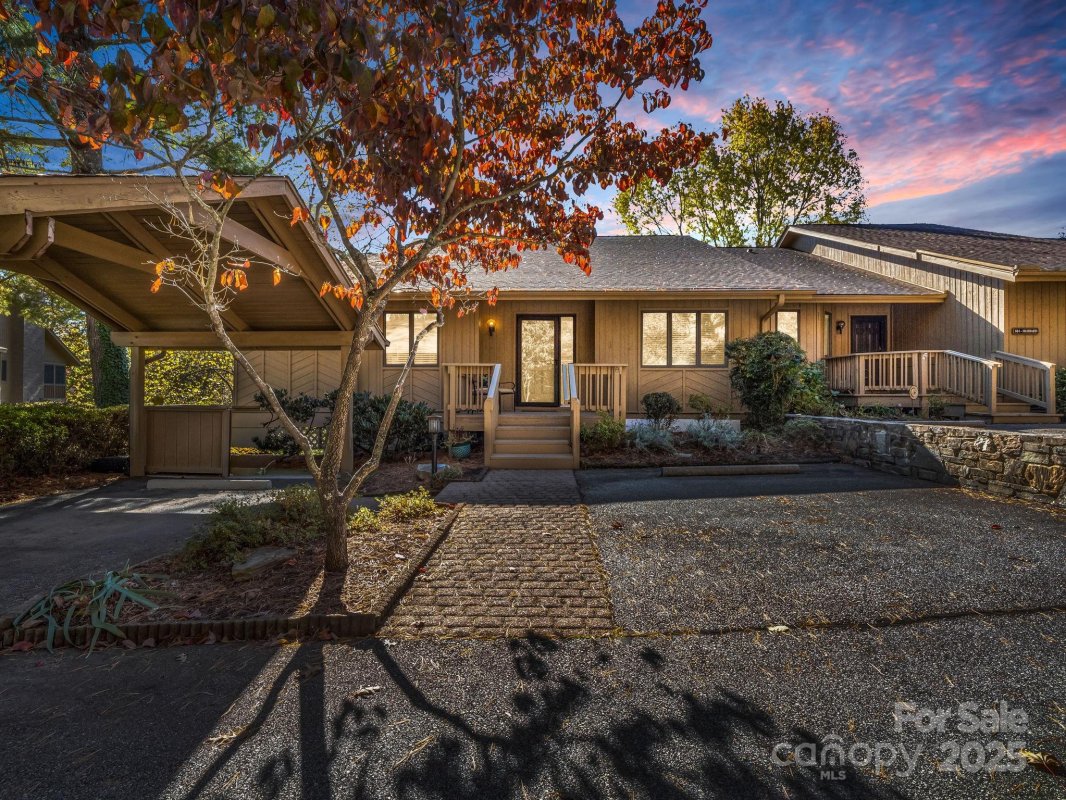 502 Live Oak Lane