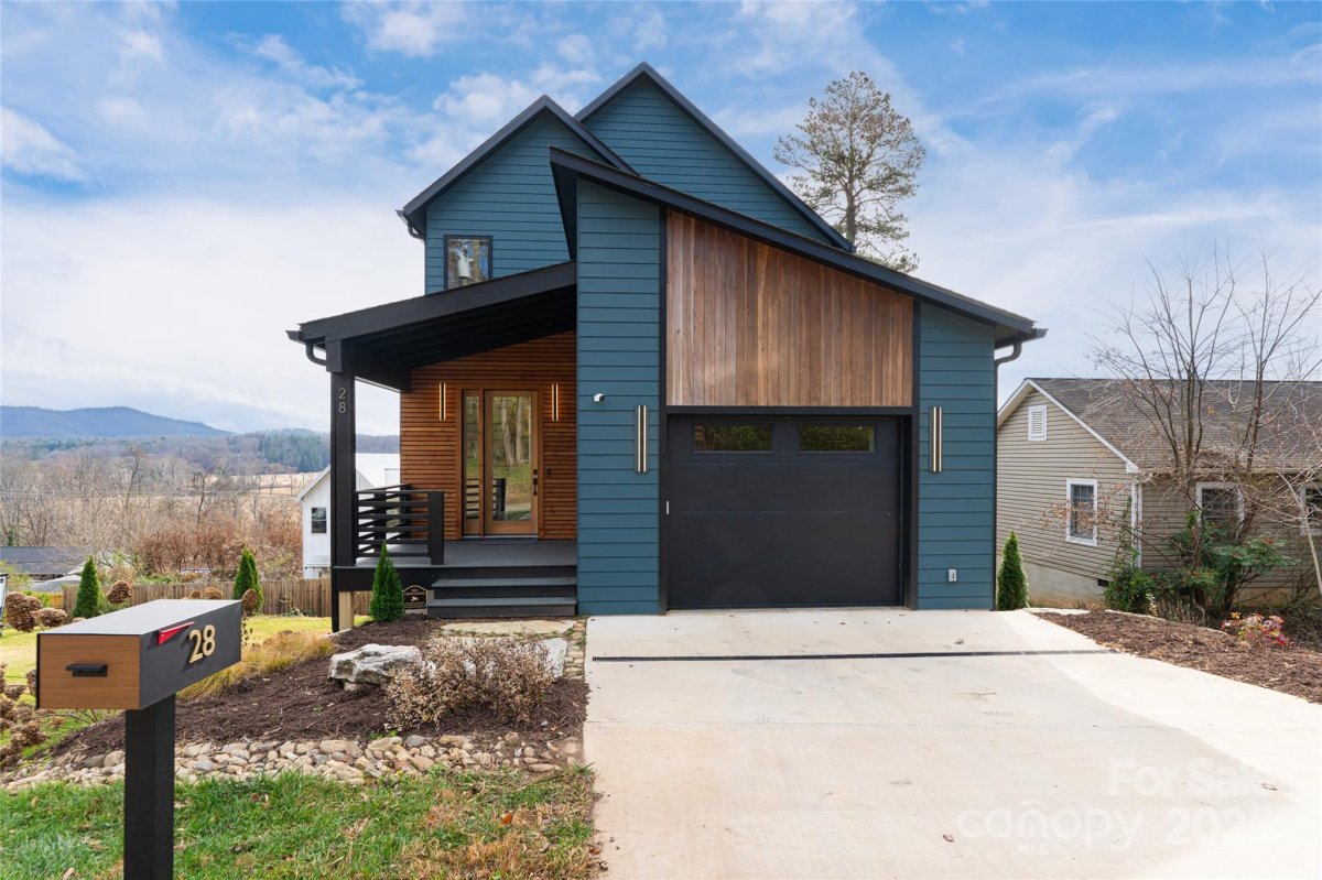 28 Lamb Avenue