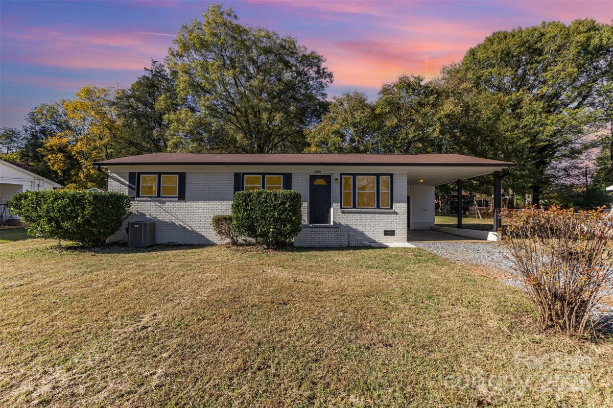 2334 Woodleaf Drive
