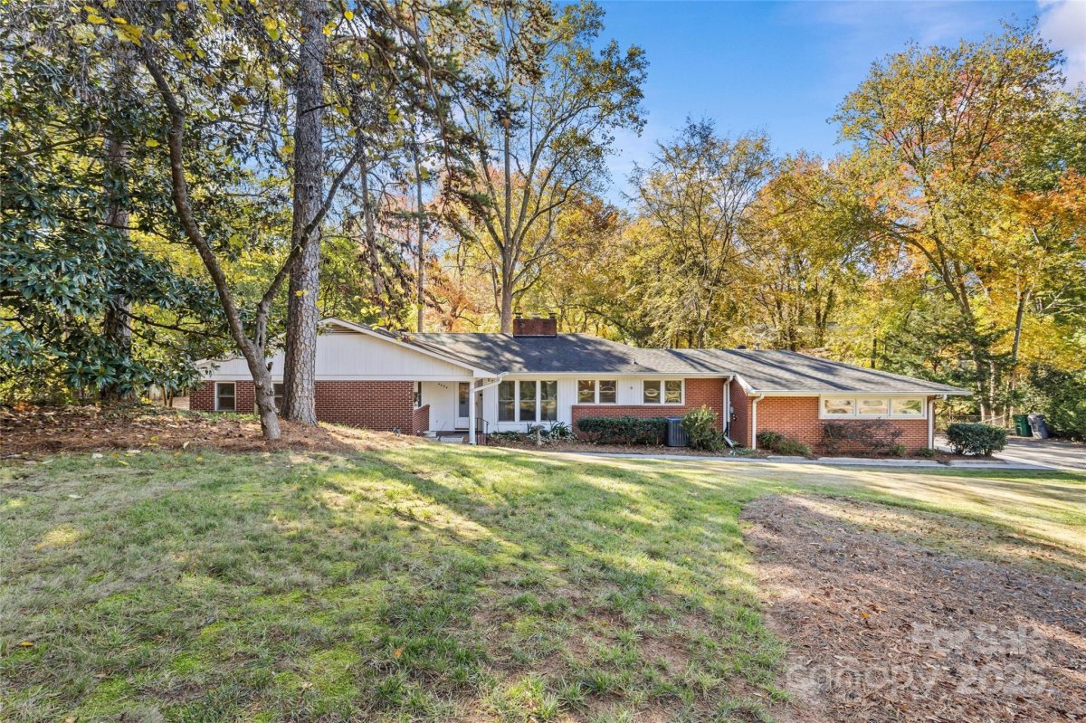 4024 Sherbrooke Drive