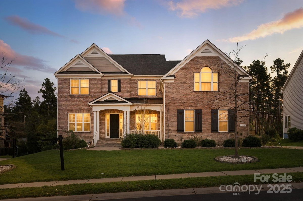 374 Hampton Trail Drive
