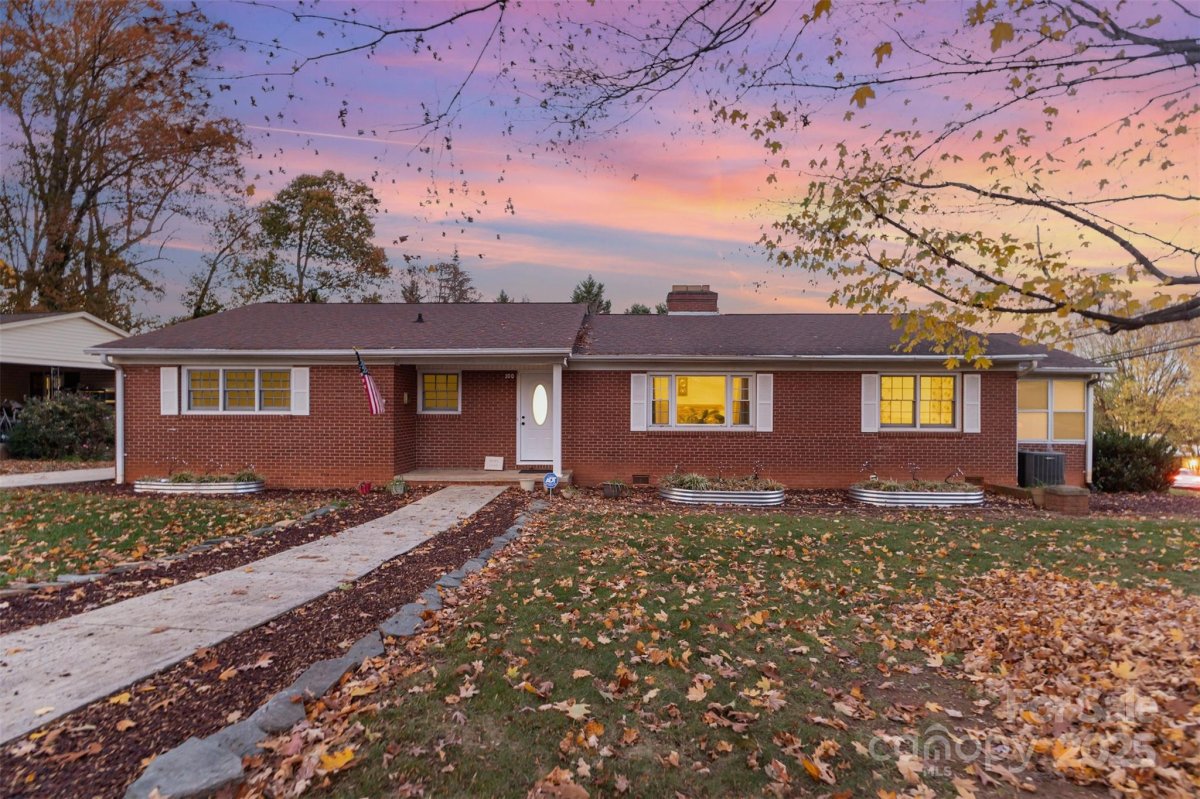 100 Ruby Lane