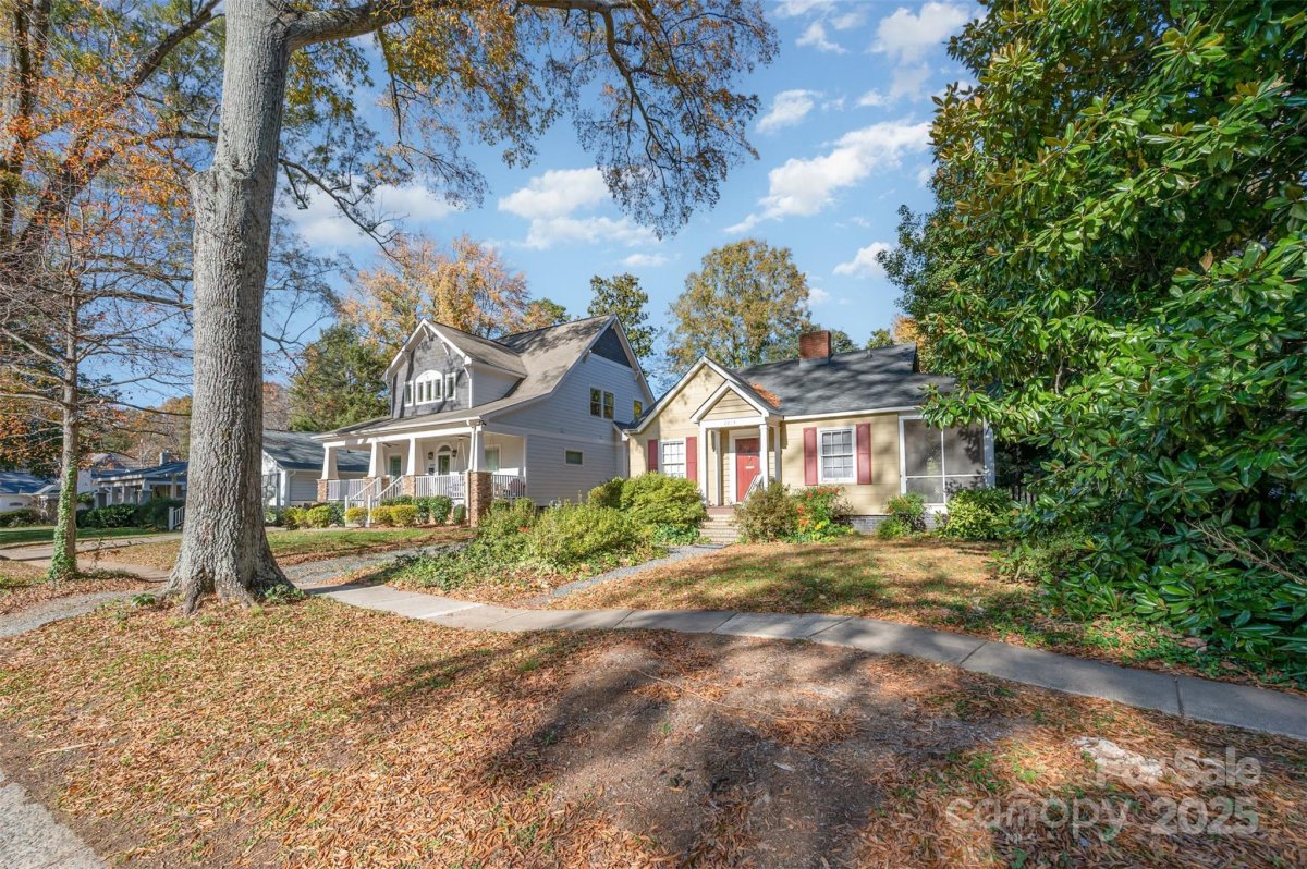 2213 Chesterfield Avenue