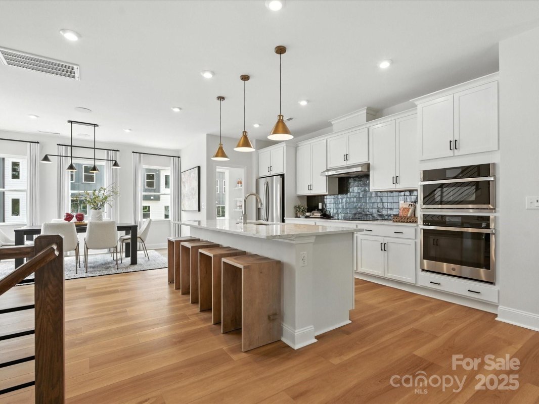 824 Flintside Lane