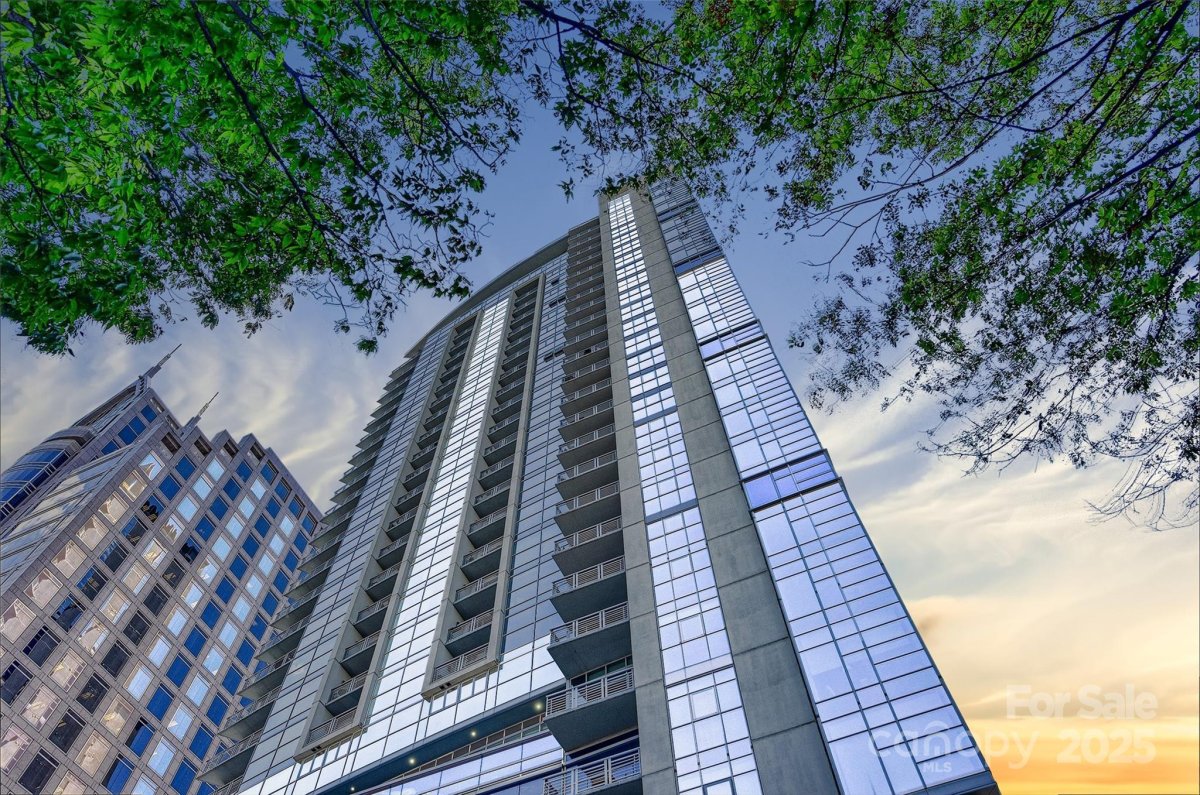 333 W Trade Street 2705