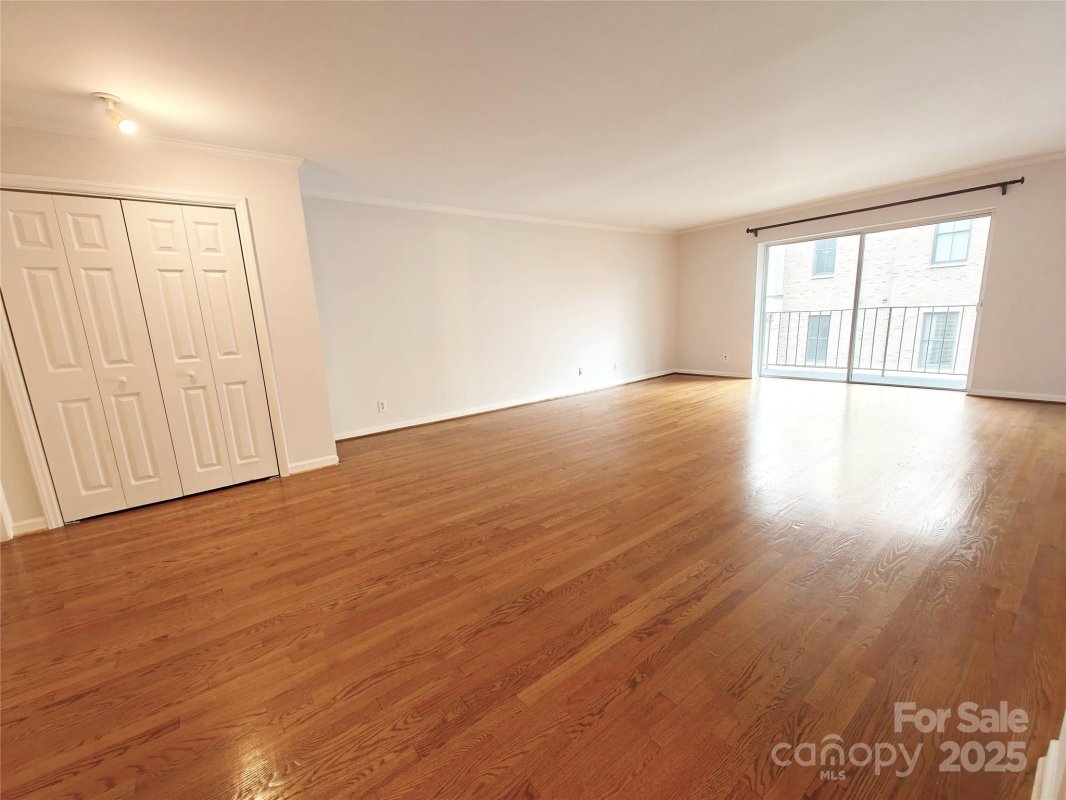 1323 Queens Road