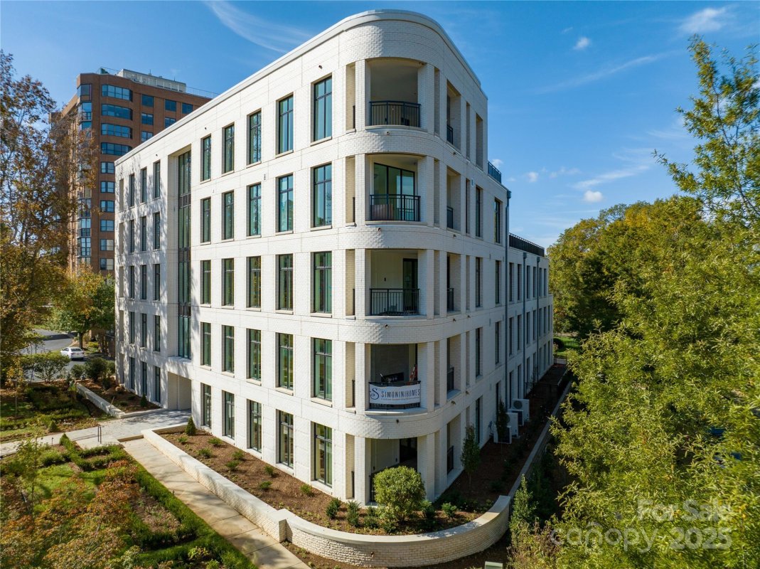1500 Queens Road 204