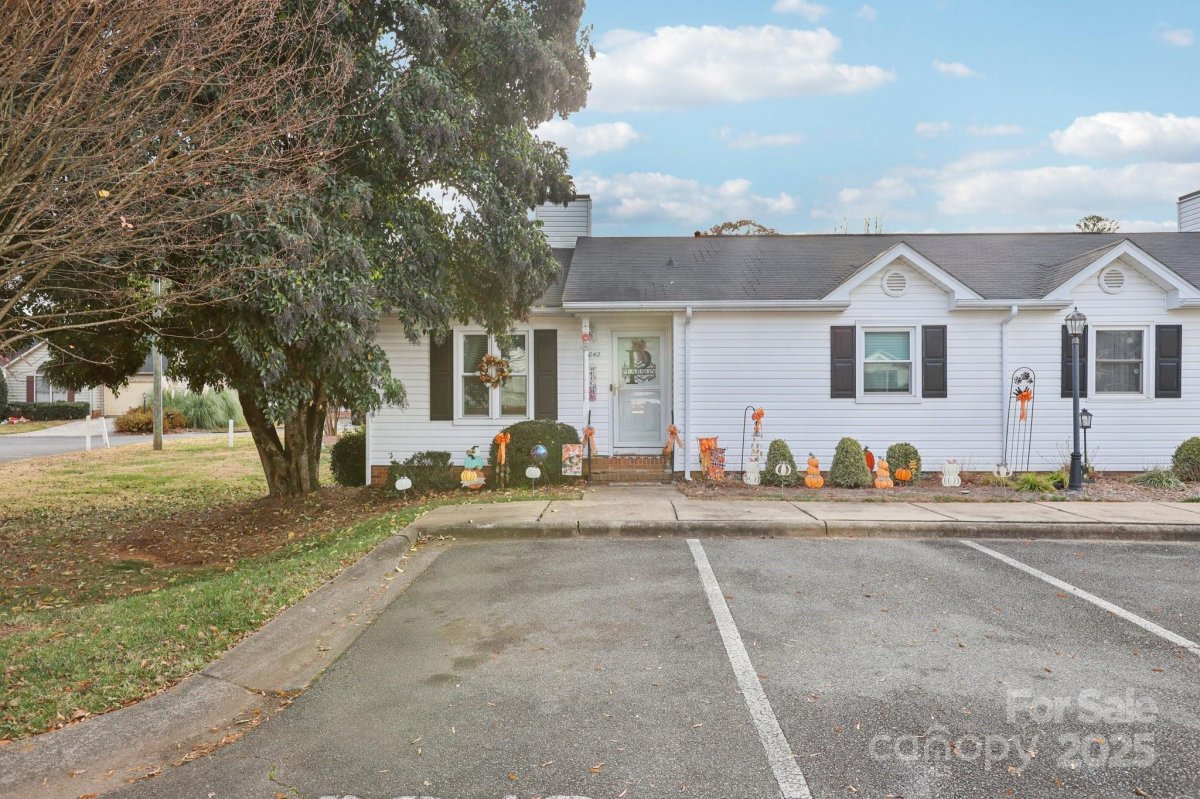 6042 Crape Myrtle Lane