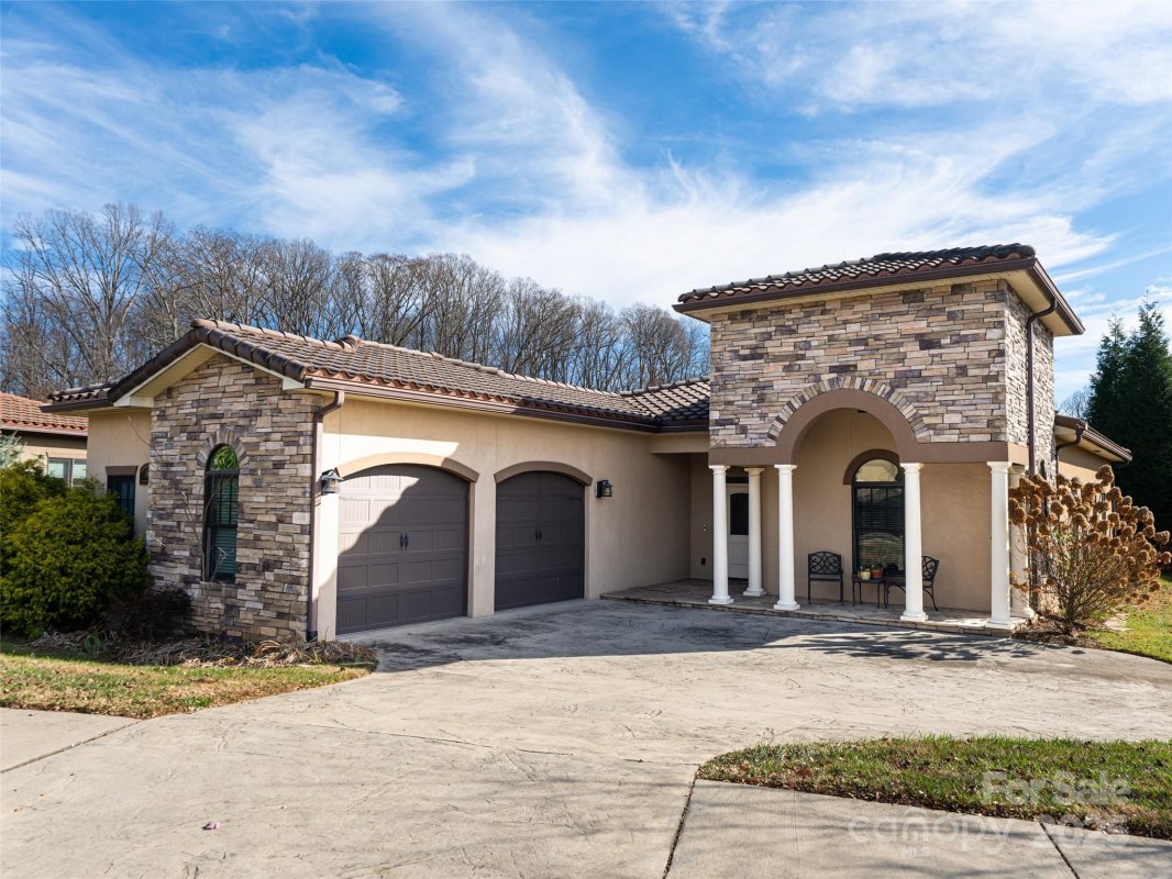 10 Pacifico Drive