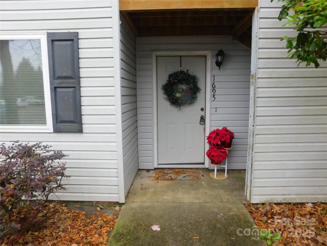 1695 Hunters Trail