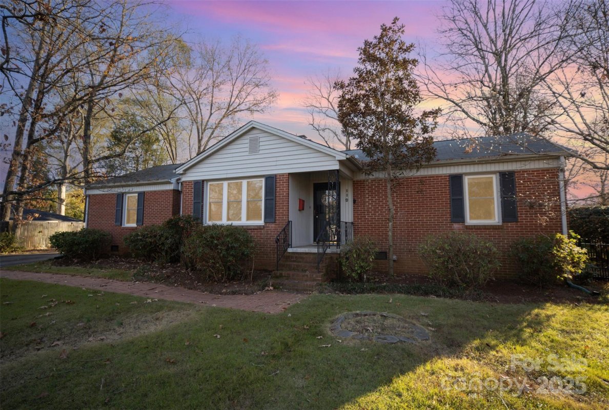 119 W Close Street
