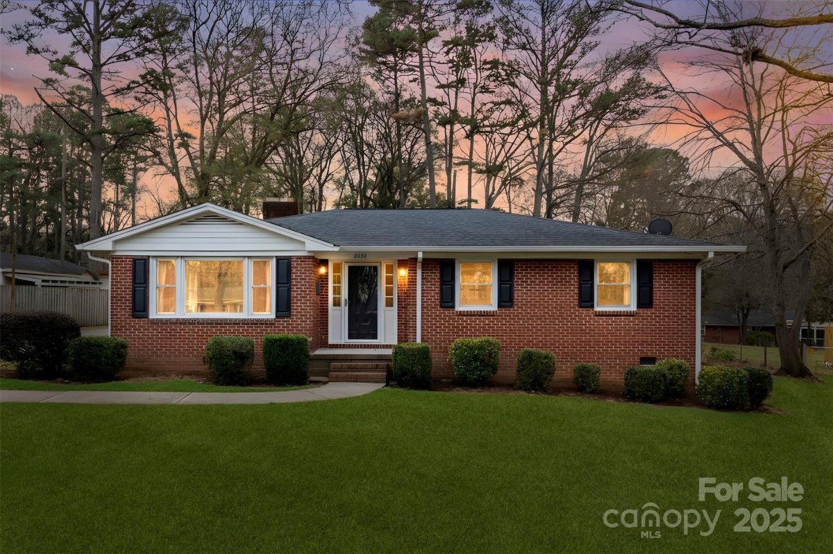 2030 Leslie Drive