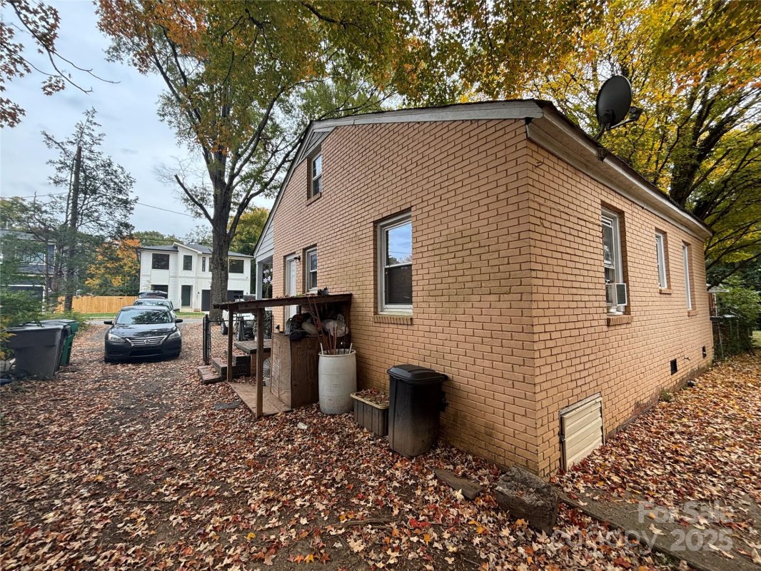 549 W Cama Street