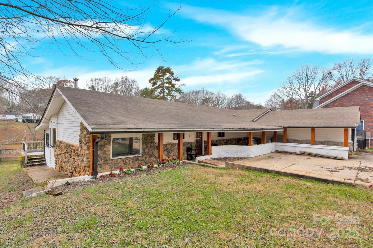 156 Hazelton Loop