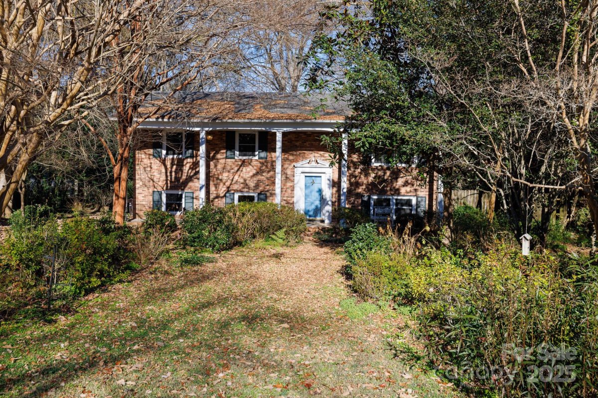 222 Sherwood Circle