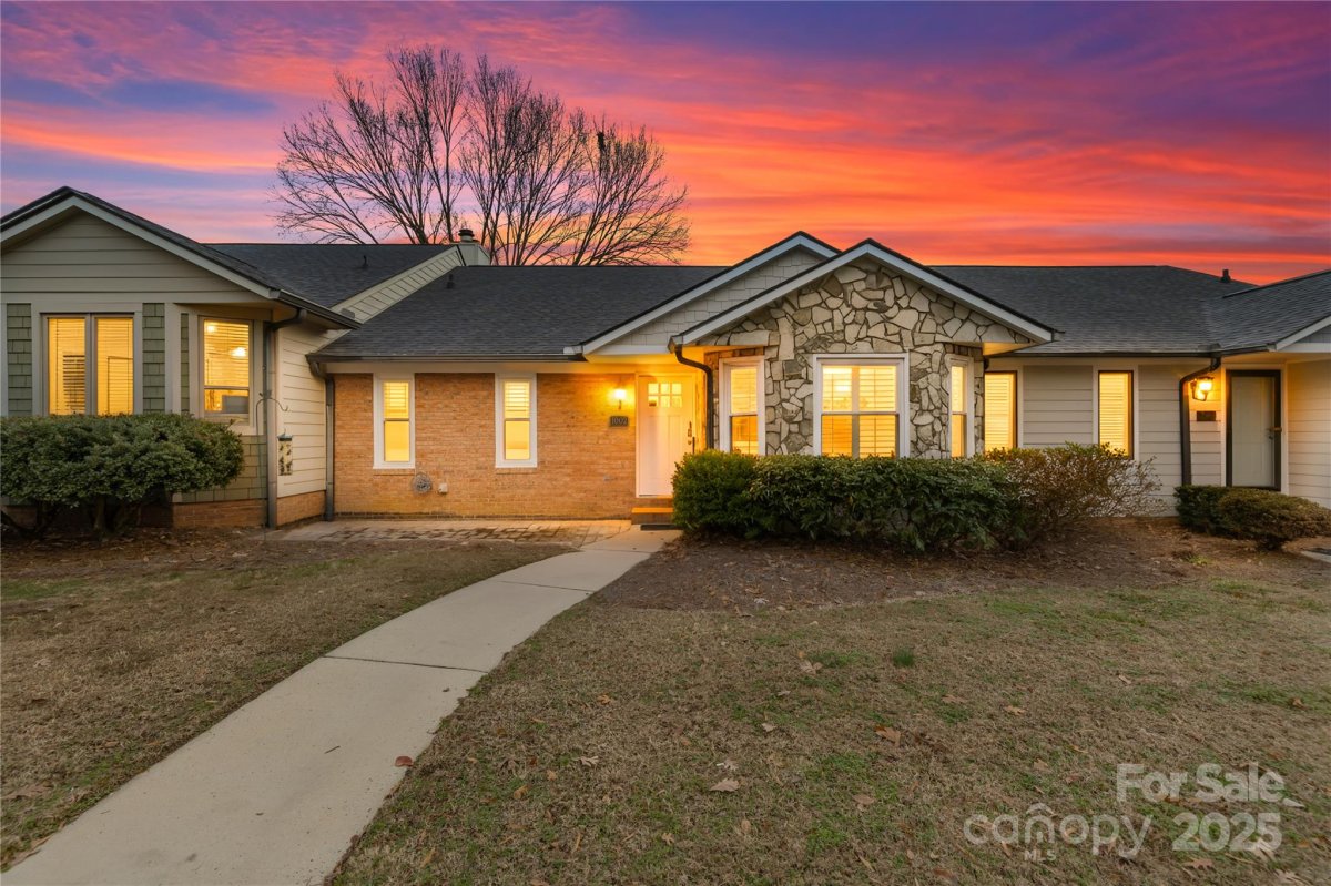 1002 Kenilworth Court