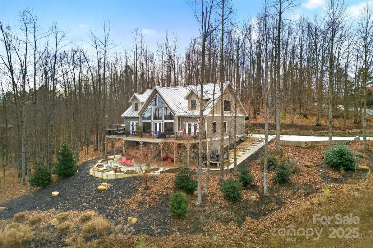 242 Lakeview Trail