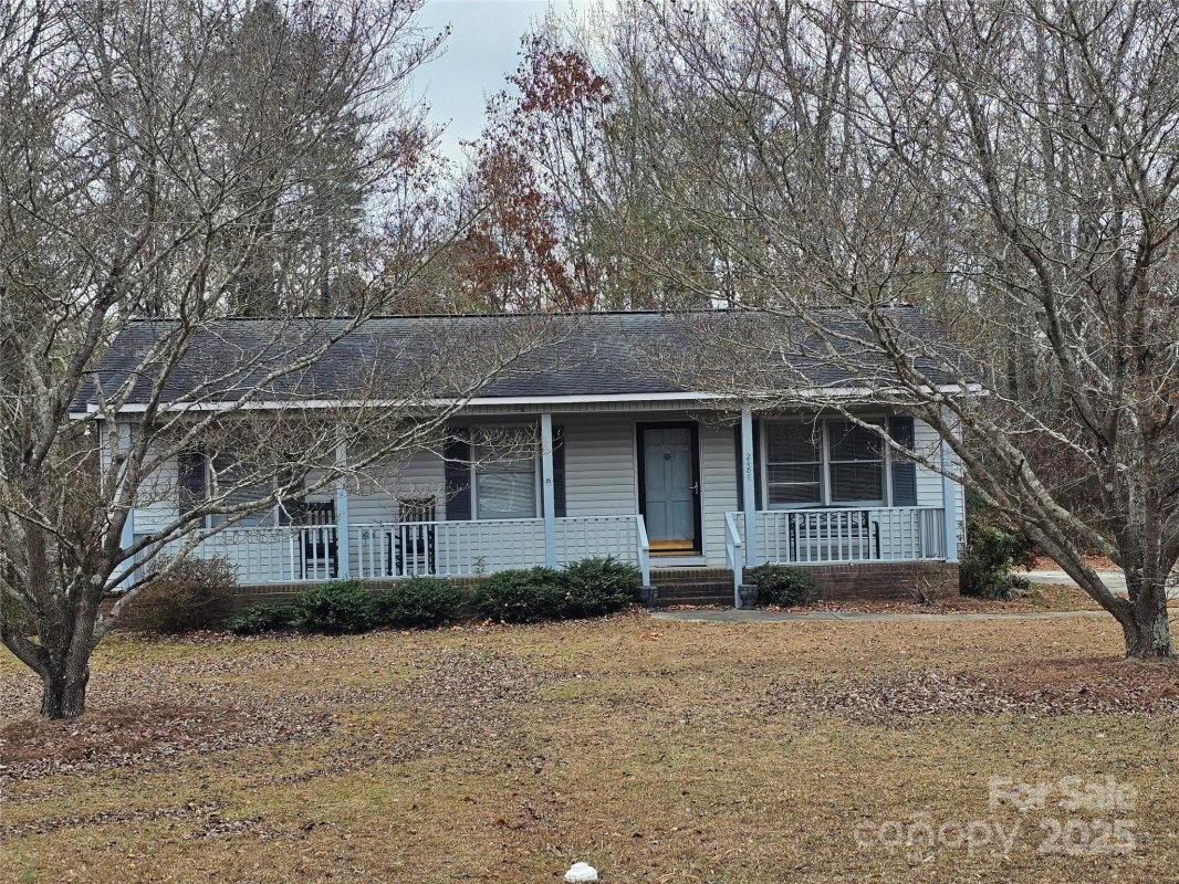 2486 Oxford Circle
