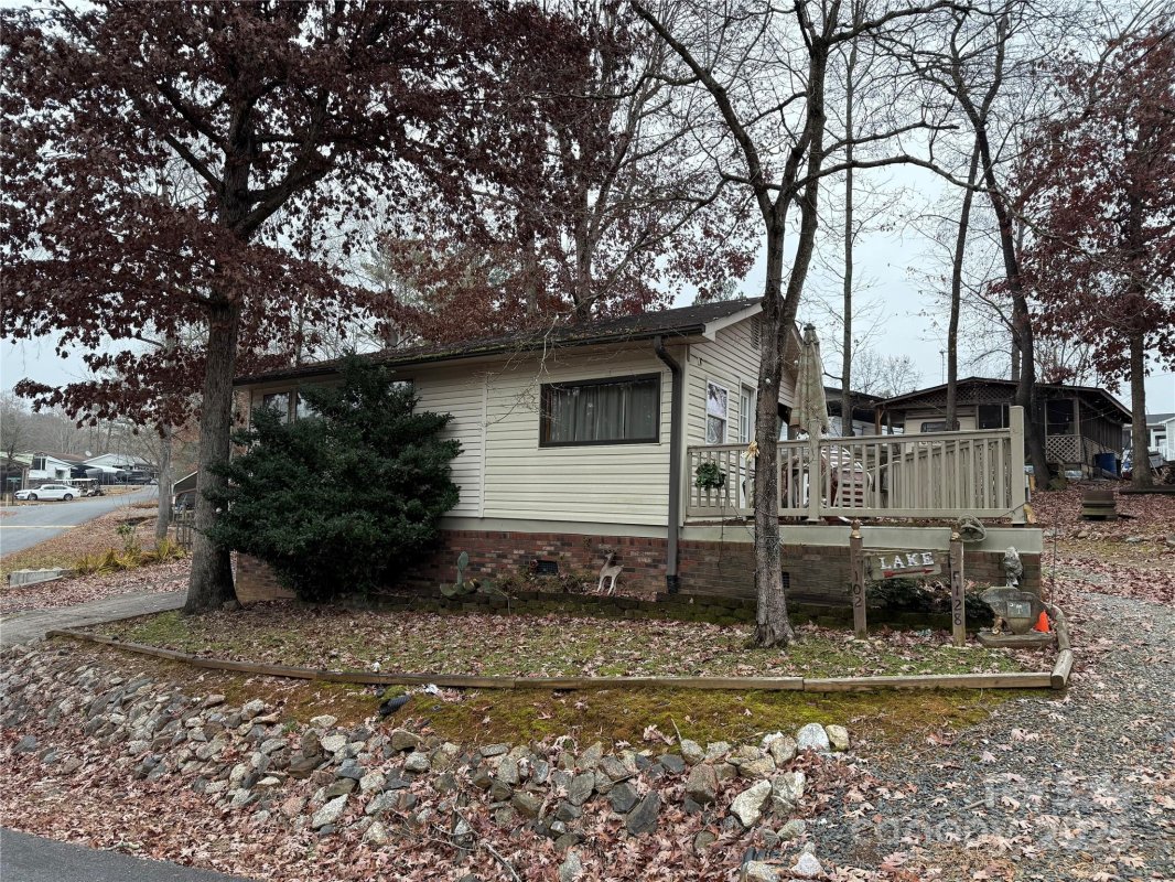 102 Arrowood Trail