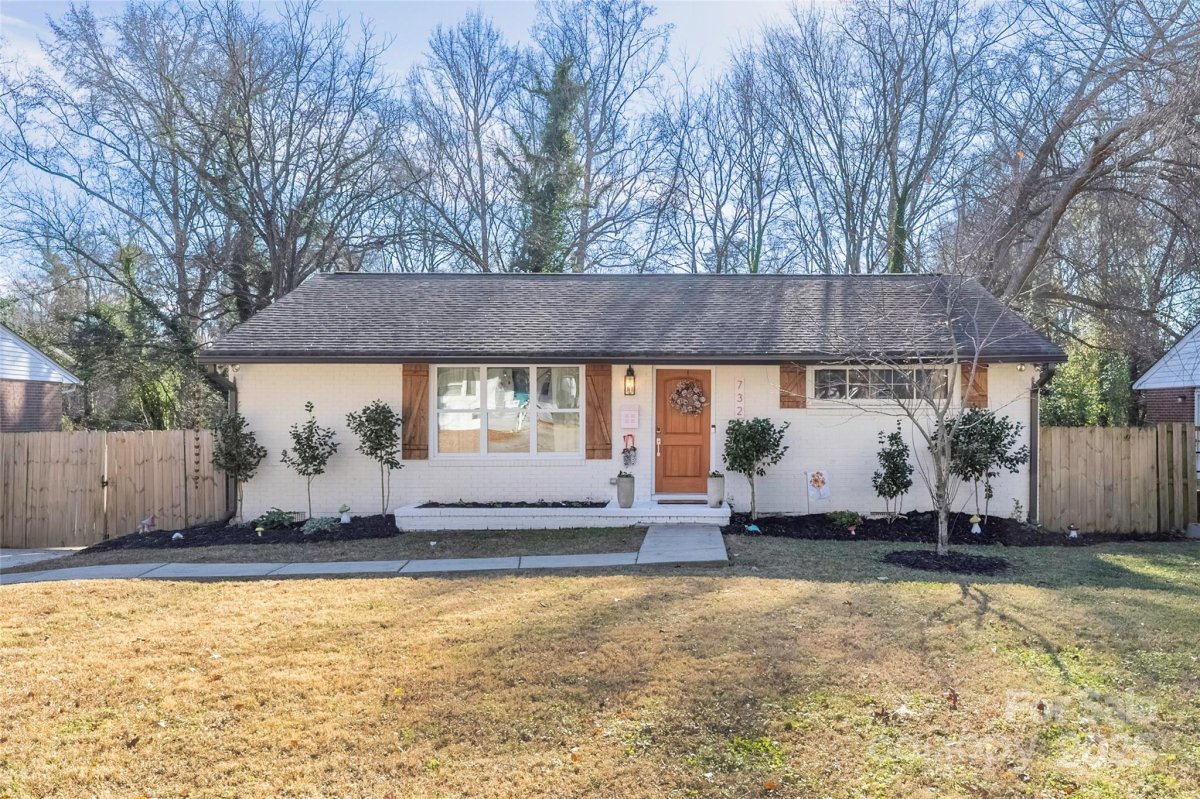 732 Manhasset Road