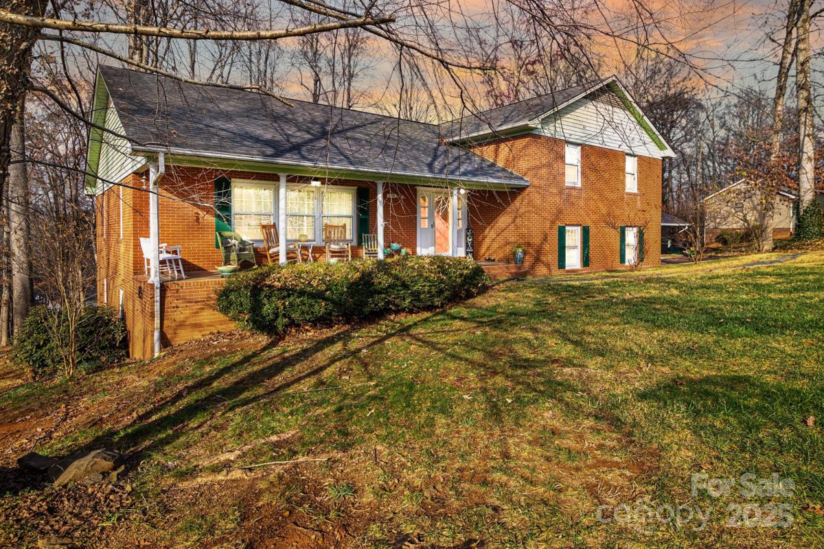 418 Woodcrest Lane